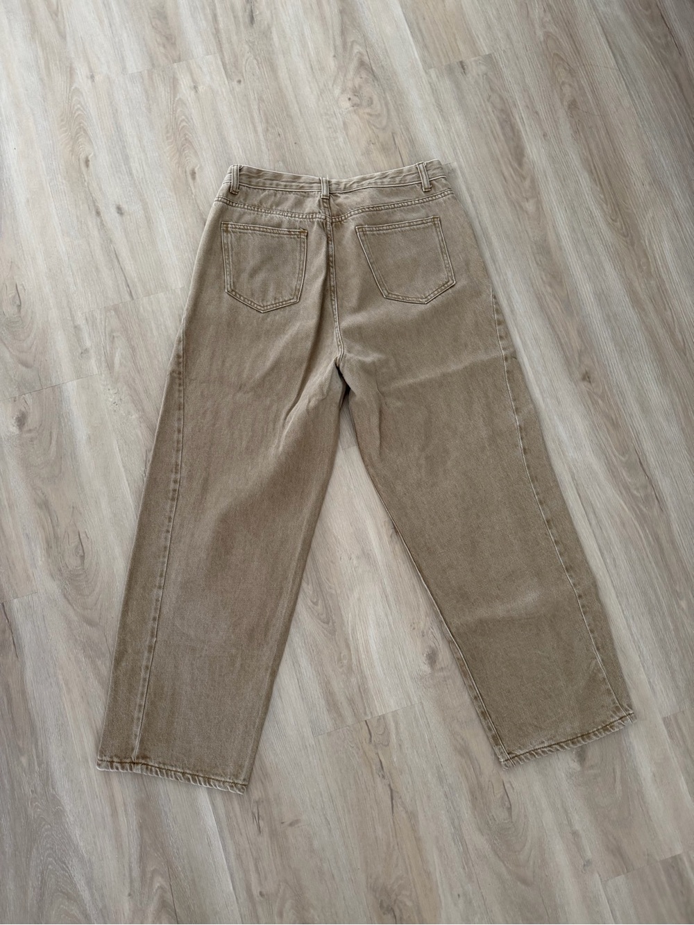 Simons Beige Barrel Leg Jeans Size Medium - Picture 3 of 3